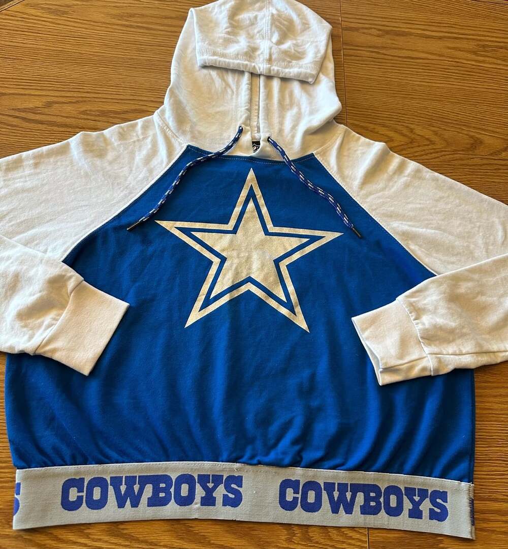 NFL Team Apparel Dallas Cowboys, Women’s Size Large, Crop Hoodie Blue White Star
